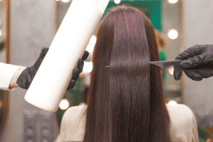 שיטות החלקה - מדוע מומלץ לבחור בשיטת החלקת שיער טבעית כדי לשמור על בריאות השיער?